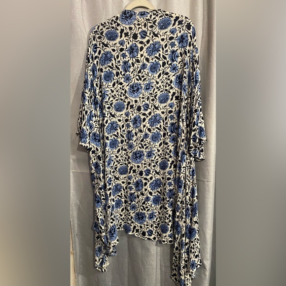 Lucky brand.New with tag. Floral flowy kimono. Beautiful - Picture 4 of 5